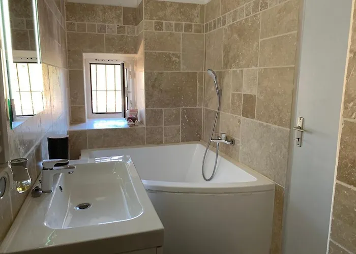 En Centre Apartment *